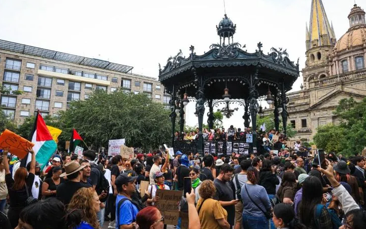 ‘Seguiremos protestando hasta tener agua limpia’, tapatíos toman calles por segundo domingo consecutivo