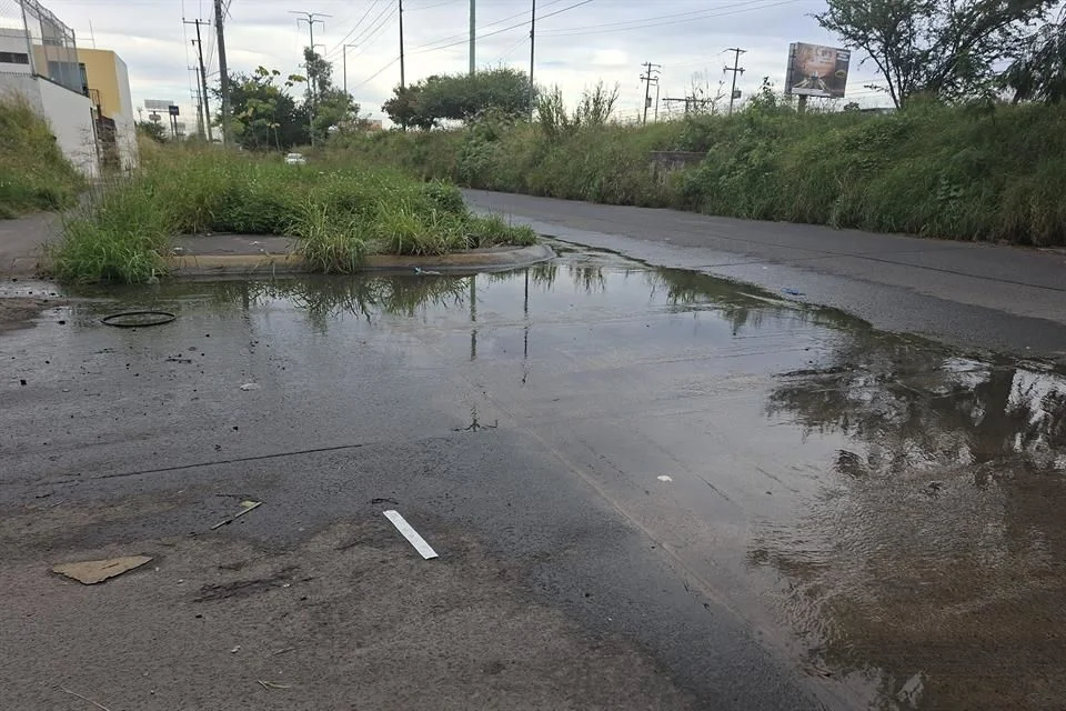 En El Sauz: sin agua potable pero con fuga de aguas negras