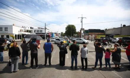 Persisten bloqueos por falta de agua en Guadalajara