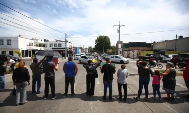 Persisten bloqueos por falta de agua en Guadalajara