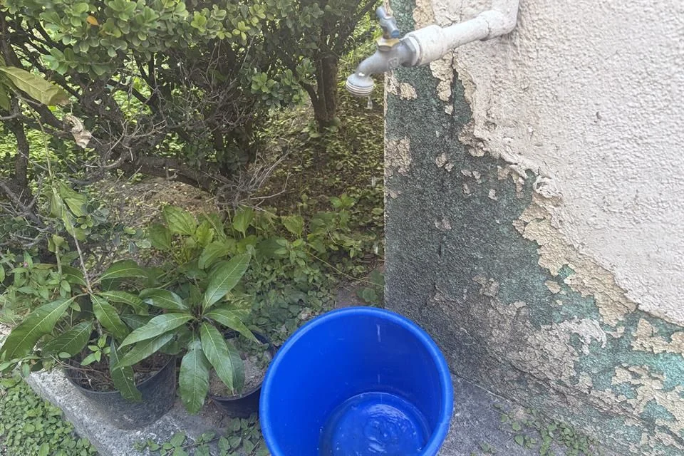 Piden pipas a diario ante escasez de agua
