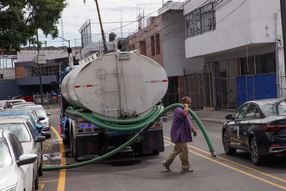‘No puedo estar pagando cada tercer día 500 pesos de agua’