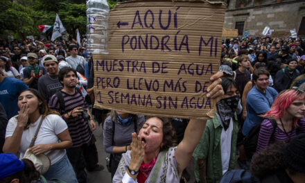 Segunda marcha por el agua en Guadalajara: miles exigen agua limpia mientras un grupo de choque actúa diez horas sin autoridades