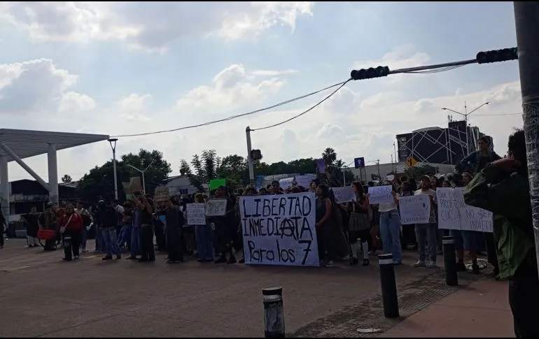 Protestan por agua limpia y liberación de detenidos en Periférico Norte, CUCEI y el Centro de Guadalajara