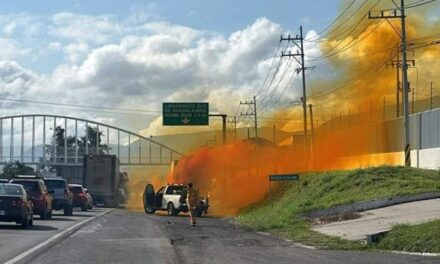 Derrame de ácido clorhídrico provoca cierre en carretera a Chapala