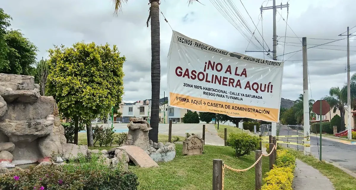 Cuestionan vecinos instalación de gasolinera en el Fraccionamiento Misión de la Floresta, en Zapopan