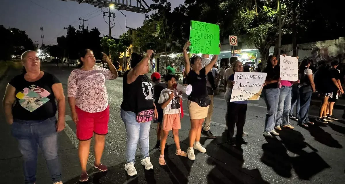 Vecinos de las colonias Polanquito y Francisco Villa, al Sur de Guadalajara, protestan por la falta de agua