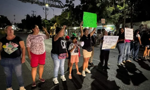 Vecinos de las colonias Polanquito y Francisco Villa, al Sur de Guadalajara, protestan por la falta de agua