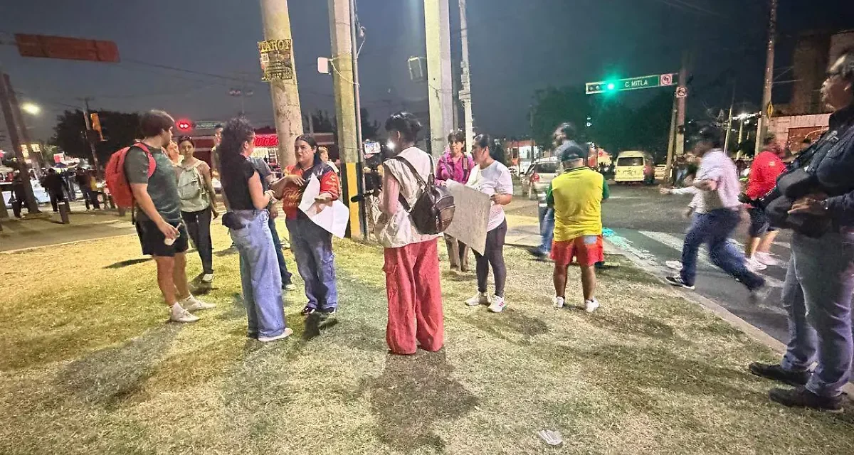 Otra vez ciudadanos salieron a manifestarse por el agua sucia en Ciudad Granja, Valentín Gómez Farías y afuera del Jalisco
