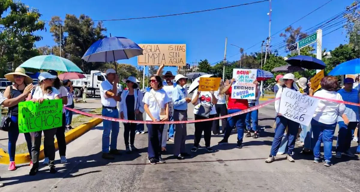 Bloquean Periférico y avenida Guadalupe, en Zapopan; sus habitantes llevan hasta tres semanas sin agua