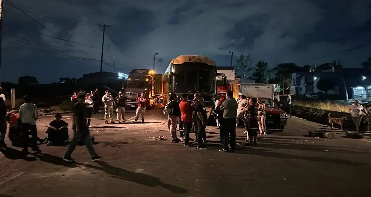 Colapsó carretera a Chapala por falta de agua; bloqueo se prolongó 12 horas