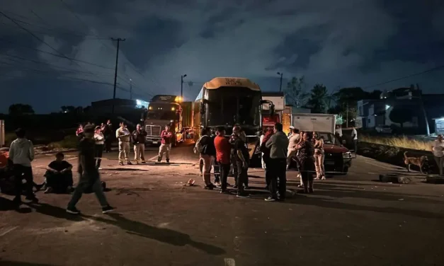 Colapsó carretera a Chapala por falta de agua; bloqueo se prolongó 12 horas