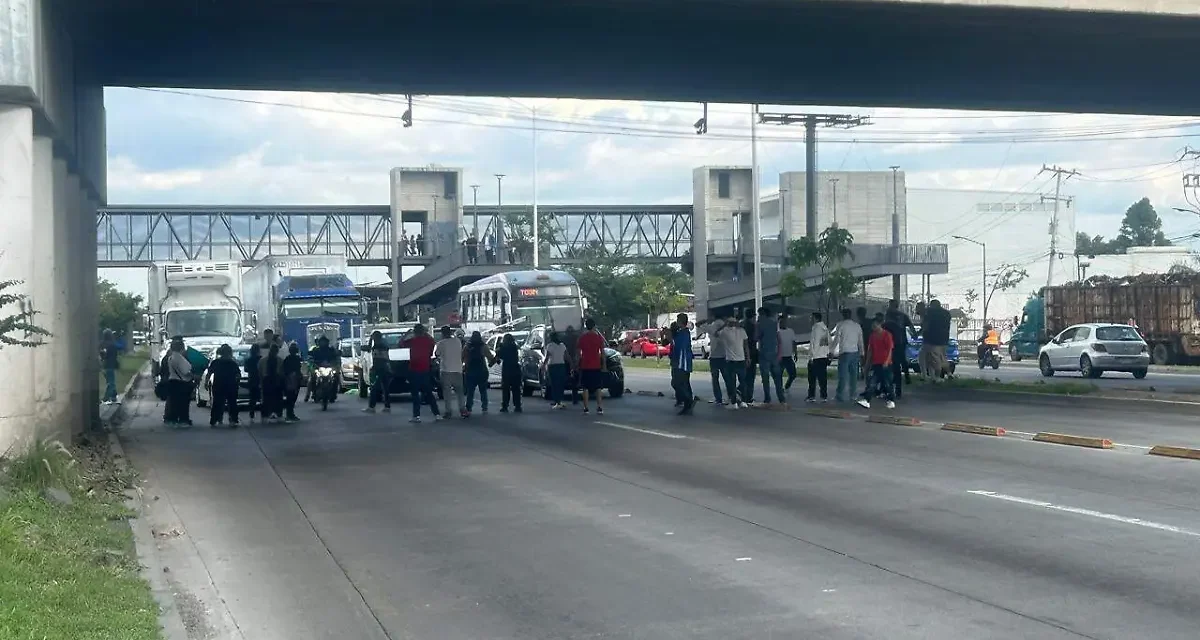 Ciudadanos se manifestaron en dos puntos del sur de la Zona Metropolitana por el agua turbia