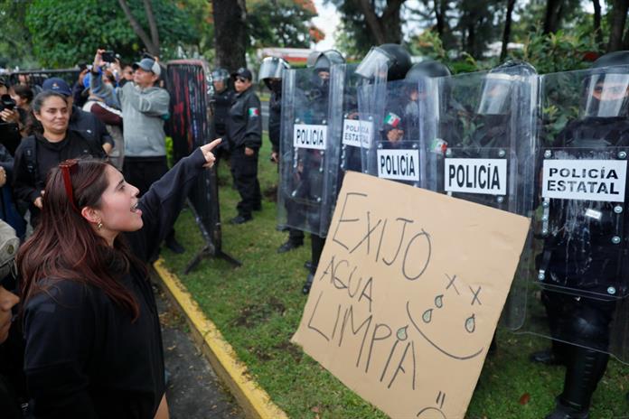 ITESO denuncia detenciones de integrantes de su comunidad durante protesta por el agua en Guadalajara