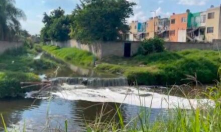 Lemus atribuye agua sucia a desbordamiento de aguas residuales en Las Pintas
