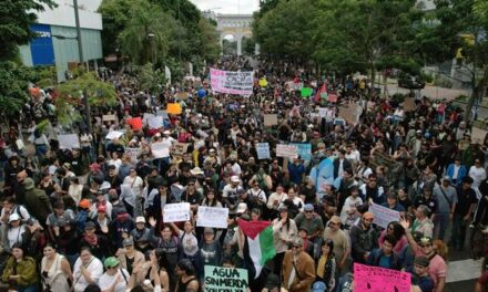 “Nos falló”: manifestantes reclaman a Lemus compromiso de no reprimir protesta frente a Casa Jalisco
