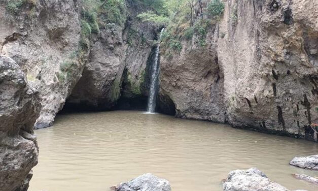 Pese a declaraciones, continúa contaminación en las cascadas de Huáxtla