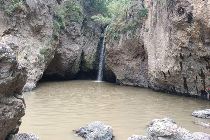 Pese a declaraciones, continúa contaminación en las cascadas de Huáxtla