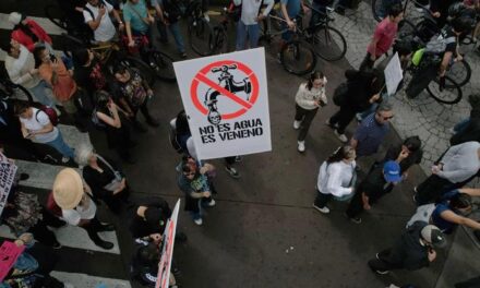 UdeG reporta tres estudiantes detenidos durante protesta por la calidad del agua en Guadalajara