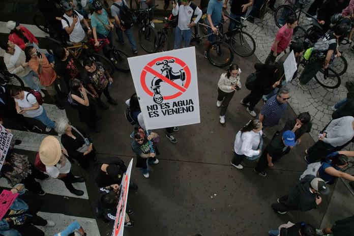 UdeG reporta tres estudiantes detenidos durante protesta por la calidad del agua en Guadalajara