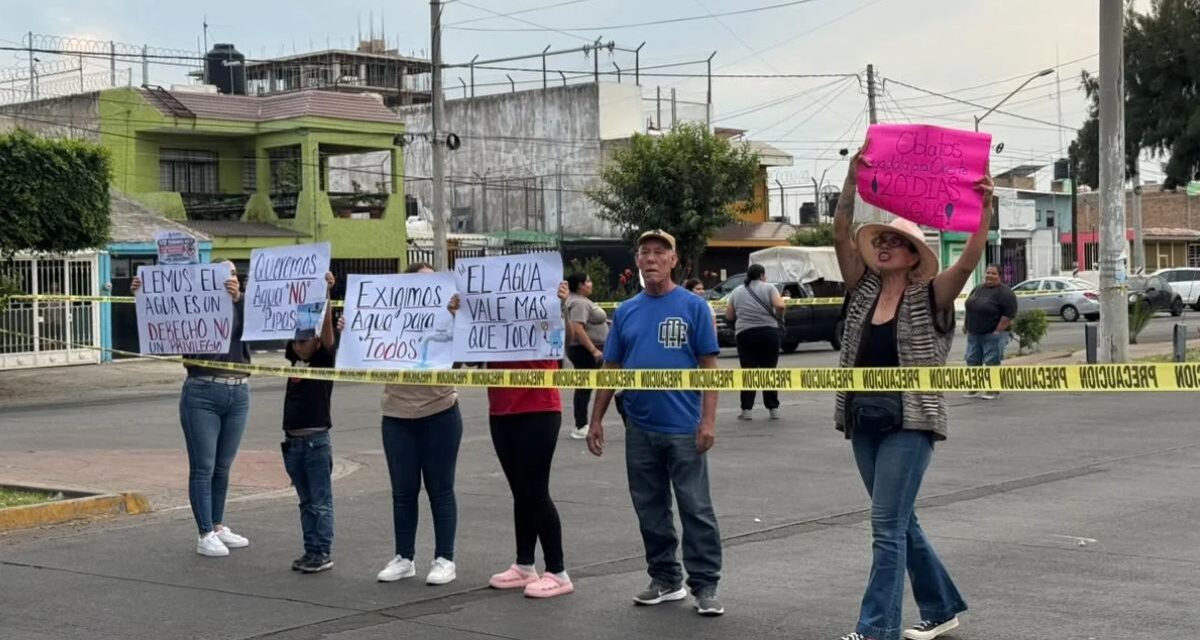 Vecinos de la colonia Guadalajara Oriente bloquearon avenida Juan Pablo ll por falta de suministro de agua