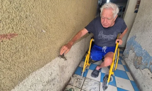 «Compramos hasta seis garrafones cuando no hay agua», tapatíos resienten tandeos; piden soluciones ante la escasez