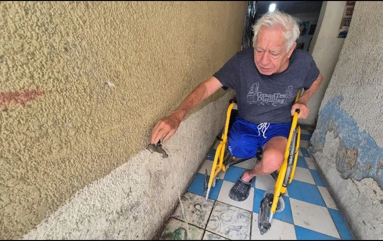 «Compramos hasta seis garrafones cuando no hay agua», tapatíos resienten tandeos; piden soluciones ante la escasez